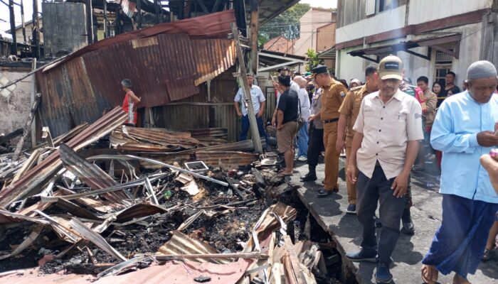 Kebakaran di Kelurahan 1 Ilir Hanguskan Sejumlah Rumah, Camat IT II Tinjau Lokasi