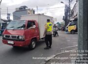 Atensi Kemacetan dan Laka Lantas, Polsek Kediri Gelar Strong Point Siang di Simpang Untab