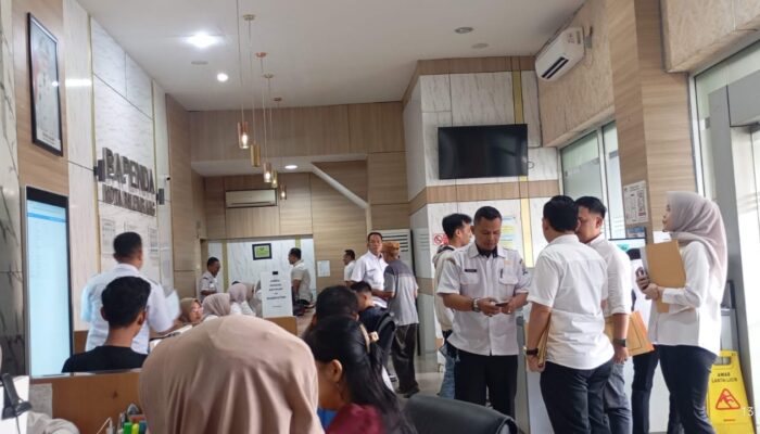 Tingginya Antusiasme Warga Palembang Mengurus Administrasi Pajak di Bapenda Kota Palembang   