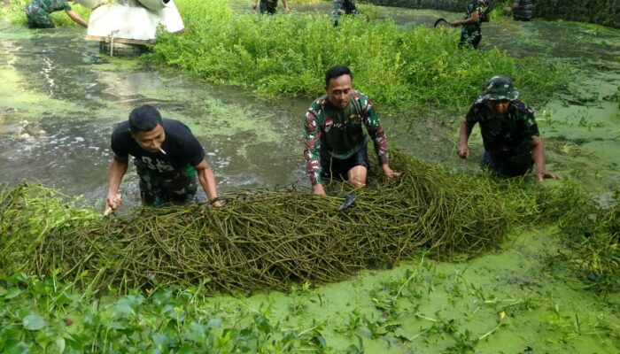 Babinsa Ngadirejo Bersama Warga Gelar Kerja Bakti di Wisata Rohani Goa Maria Sendang Rejo