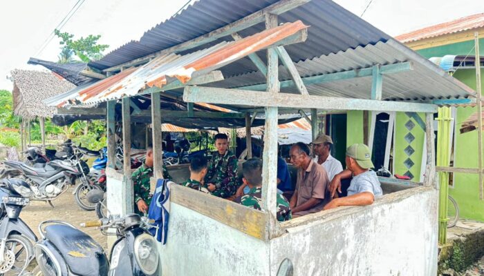 Libur ,Satgas Mangkal Bersama Warga di Warung Kopi