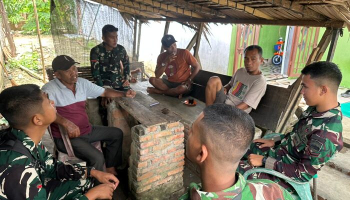 Warung Kopi Jadi Sarana Binter Satgas TMMD 128 di Desa Pasar Rawa