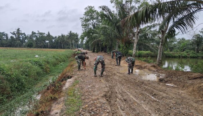 Satgas TMMD Terus Kebut Pengerasan Jalan 1500 M di Pasar Rawa,Dukung Pertumbuhan Ekonomi Warga 