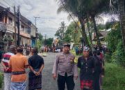 Sinergi Bhabinkamtibmas Desa Tunjuk dan Pecalang Amankan Upacara Ngaben Warga