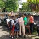 Bhabinkamtibmas Desa Cau Belayu Atensi Penyaluran Bantuan Pangan Nasional Berupa Beras Dan Minyak Kepada Masyarakat