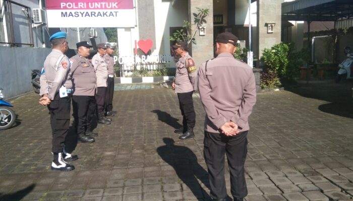 Personel Polsek Baturiti Laksanakan Apel Pagi Rutin di Halaman Mapolsek