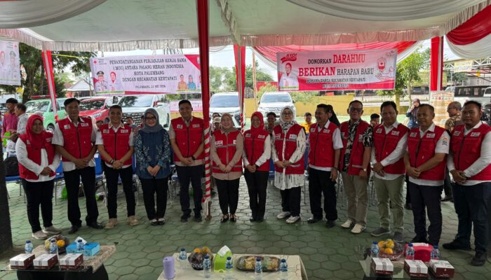 Camat Kertapati Jadi Tuan Rumah Kegiatan Donor Darah Bersama Ketua PMI Kota Palembang