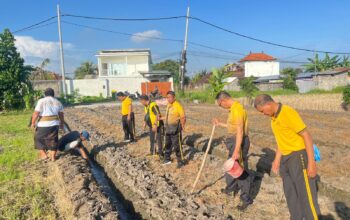 Kapolsek Kediri Pimpin Personil Lainnya Laksanakan Penanaman Jagung Kwartal II 2026 di Lahan Warga Binaan