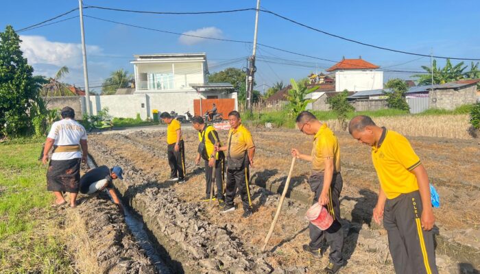 Kapolsek Kediri Pimpin Personil Lainnya Laksanakan Penanaman Jagung Kwartal II 2026 di Lahan Warga Binaan