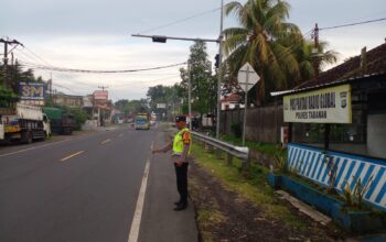 Beri Pelayanan yang Maksimal bagi Pengguna Jalan, Polsek Kerambitan Optimalkan Kegiatan Strong Poin Pagi
