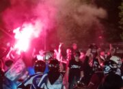 Persib Bandung Cetak Hattrick Juara Super League, Bobotoh Tumpah Ruah Rayakan Kemenangan