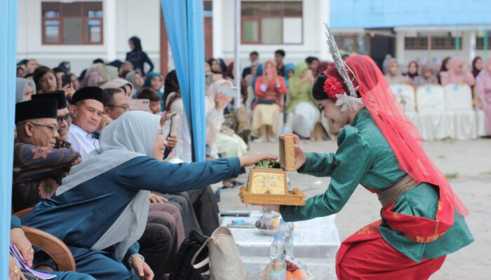 LULUS SNBP TERTINGGI DI CABDIS WILAYAH V, SISWA KELAS XII SMAN 1 TANJUNG TIRAM ADAKAN SYUKURAN, PENTAS SENI DAN PELEPASAN.