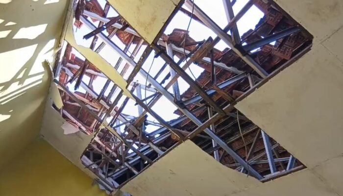 SDN Sumberrejo 09 Jember Rusak 3 Tahun Tanpa Perbaikan, Siswa Belajar Terpaksa di Perpustakaan dan Tempat Parkir