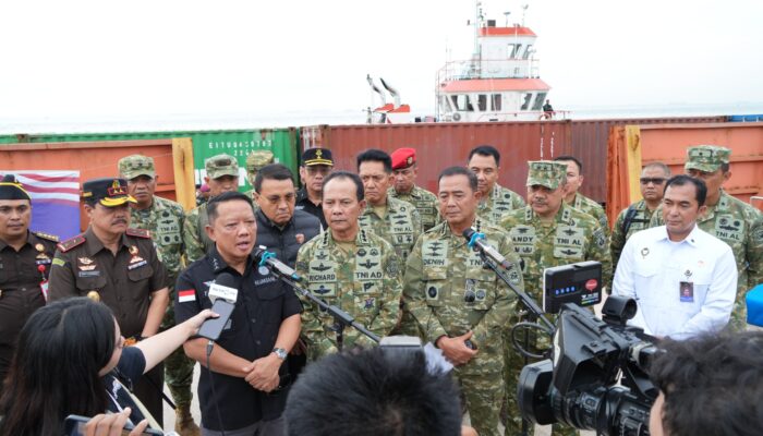 Satgas PKH Tinjau Kontainer Berisi Mineral Rare Earth di Batam, Cegah Penyelundupan SDA Strategis