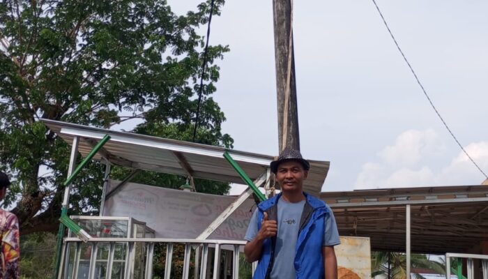 PEMASANGAN LAMPU JALAN UNTUK PENERANGAN MUSALA AL-WARTI