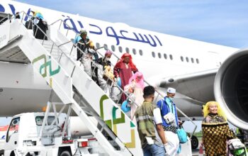 Haru dan Bahagia Selimuti Debarkasi Palembang, 443 Jemaah Haji Kloter 3 Tiba di Tanah Air