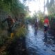 Antisipasi Banjir, Babinsa Sertu Didik Bersama Warga Kepanjenkidul Bersihkan Saluran Sungai