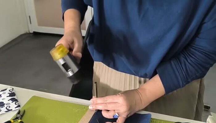 Keseruan Membuat Jurnal Kulit Handmade di Oma Bebikinan, Kreativitas yang Mengabadikan Cerita