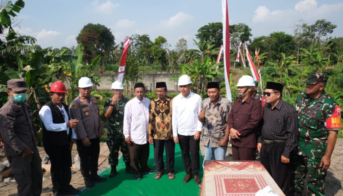 Akselerasi Pembangunan, Dandim 0808/Blitar Bersama Forkopimda Letakkan Batu Pertama Jembatan Garuda Sungai Ratu