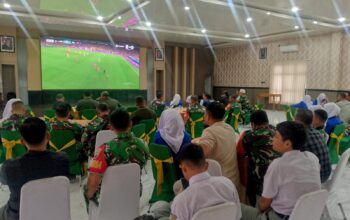 Nobar Sepakbola Gembira,Kodim 0201/Medan Pererat Persatuan dan Silaturahmi Bersama Masyarakat 