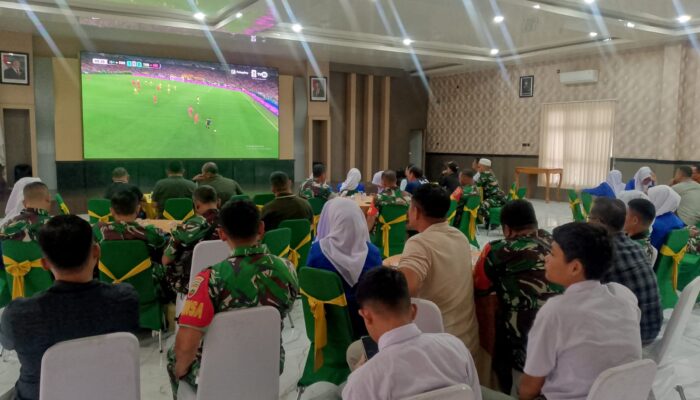 Nobar Sepakbola Gembira,Kodim 0201/Medan Pererat Persatuan dan Silaturahmi Bersama Masyarakat 