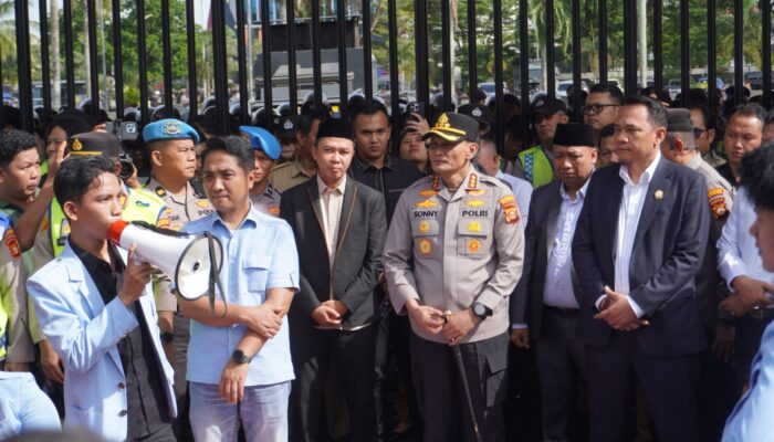 Dukung Demokrasi dan Stabilitas Nasional, Polrestabes Palembang Amankan Penyampaian Aspirasi Mahasiswa di DPRD Sumsel