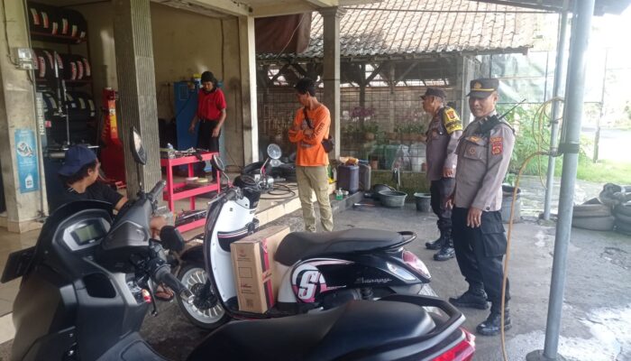 Kegiatan Rutin Polsek Penebel Dengan Humanis Menyasar Pusat Keramaian