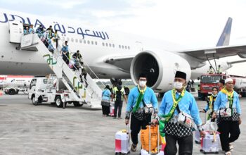 Syukur Iringi Kepulangan 444 Jemaah Kloter 11, Total 4.868 Jemaah Haji Telah Tiba di Debarkasi Palembang