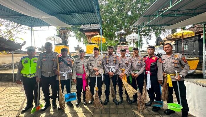 Kapolsek Kawasan Pelabuhan Benoa Pimpin Bakti Religi di Pura Segara, Perkuat Kepedulian dan Kebersamaan dengan Masyarakat