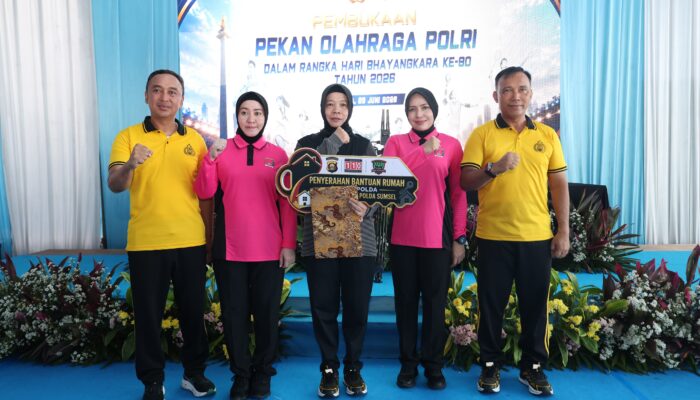 Kapolda Sumsel Serahkan Rumah Baru dan SHM kepada Personel Itwasda Sambut Hari Bhayangkara ke-80