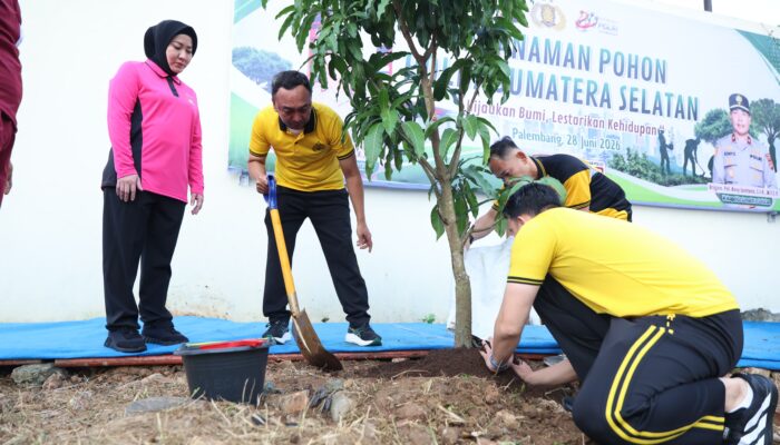 Kapolda Sumsel Pimpin Penanaman 10.000 Pohon dan Olahraga Bersama, Perkuat Komitmen Polri Peduli Lingkungan