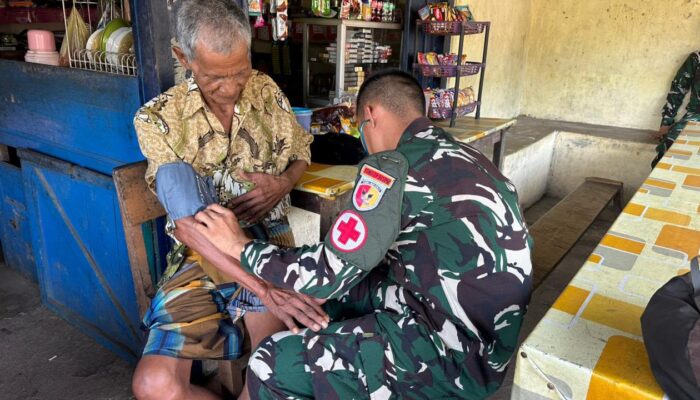 Yonif TP 951/Pandeka Marapi Gelar Dukungan Kesehatan Keliling bagi Masyarakat.