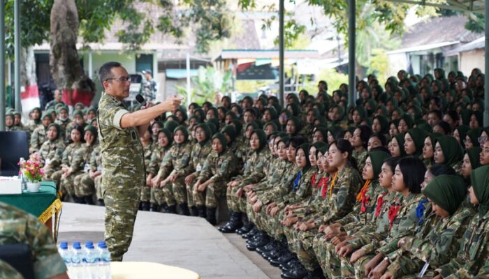 Bakar Semangat Ratusan Siswa SPPI, Pangdam Udayana: Berdayakan Ekonomi Rakyat, Itulah Bela Negara Modern