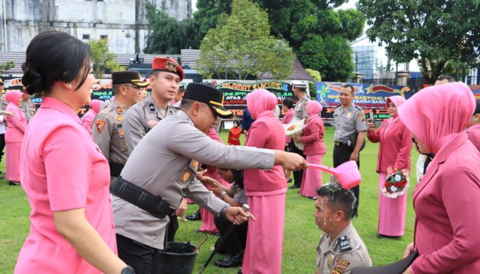 Pimpin Upacara Kenaikan Pangkat, Kapolres Lubuk Linggau Tekankan Peningkatan Dedikasi dan Pelayanan Masyarakat