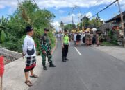 Jaga Kelancaran Rangkaian Piodalan di Pura Puseh, Bhabinkamtibmas Desa Bongan Turun Langsung Amankan Kegiatan