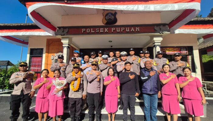 Kapolsek Pupuan Berikan Apresiasi Personel Berprestasi dan Ucapan Selamat Kenaikan Pangkat dalam Apel Pagi