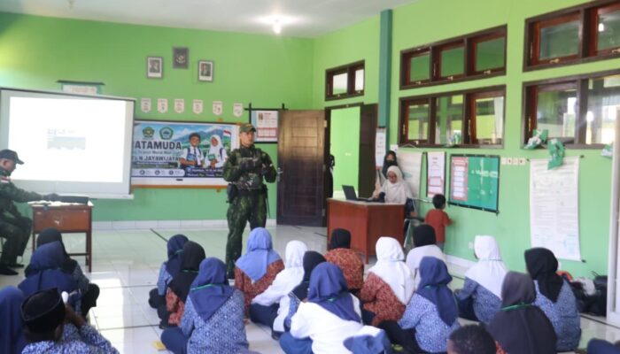Tanamkan Nasionalisme dan Jiwa Sehat, Satgas Pamtas RI l-PNG Kewilayahan Yonif 645/Gardatama Yudha Berikan Pelayanan Kesehatan dan Edukasi Kewarganegaraan di Sekolah”