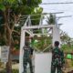 Gotong Royong Satgas TMMD dan Warga Percantik Pos Kamling Sasaran Fisik TMMD Ke-129