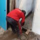 Pelamir Dinding Kamar Mandi Jadi Fokus Satgas TMMD Ke-129 di Rumah Pak Karyo