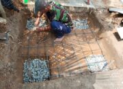 Satgas TMMD Ke-129 Kodim 0418/Palembang Perkuat Pondasi Tetmon Sumur Bor di Mushola Hidayatullah