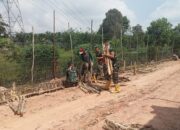 TMMD Ke-129, Satgas Kodim 0418/Palembang Perkuat Badan Jalan dengan Cerucuk Gelam
