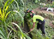 TNI Manunggal Air, Serka Imam Sungep Bersama Warga Kedung Banteng Gotong Royong Bersihkan Irigasi