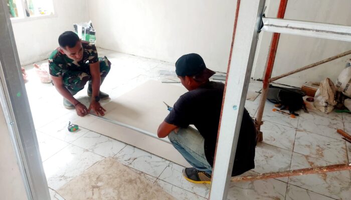Hari Ke-20 TMMD Ke-129, Satgas Kodim 0418/Palembang Percepat Rehab RTLH Milik Ibu Sriyanti