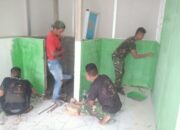 Pengecatan dan Pemasangan Pintu Warnai Hari Ke-21 TMMD Ke-129 Kodim 0418/Palembang