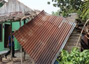 Gotong Royong di Tahap Akhir, Satgas TMMD Rapikan Rumah Hasil Rehabilitasi Ibu Sriyanti