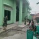 MENJELANG PENUTUPAN TMMD, SATGAS PERAPI MUSHOLA BAITUL MAGHFURIN AGAR SIAP DIGUNAKAN WARGA