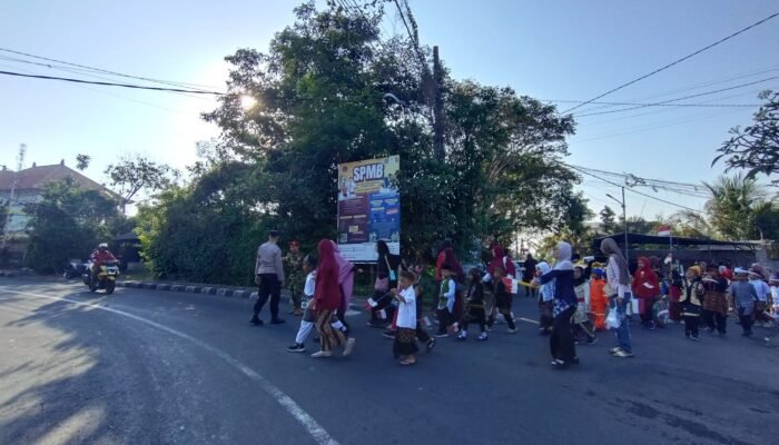 Bhabin Desa Dauh Peken Laksanakan Pengamanan Karnaval di SD Muhammadiyah Tabanan