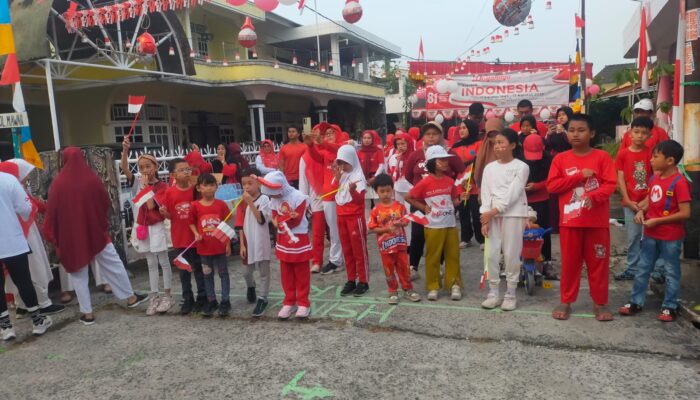WARGA RT 51 RW 20 KOMPAK, JALAN SANTAI DAN LOMBA RAKYAT SEMARAKKAN HUT RI KE-81 DI KOMPLEK PUSRI BORANG