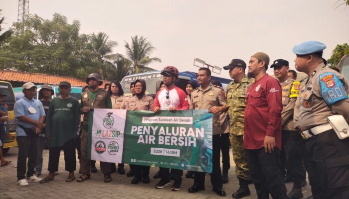 Atasi Kekeringan, Polsek Carenang Salurkan 10 Mobil Tangki Air Bersih ke Carenang dan Binuang