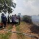 Babinsa Bukit Baru Gerak Cepat Monitoring Kebakaran Lahan Gambut, Setengah Hektare Terbakar